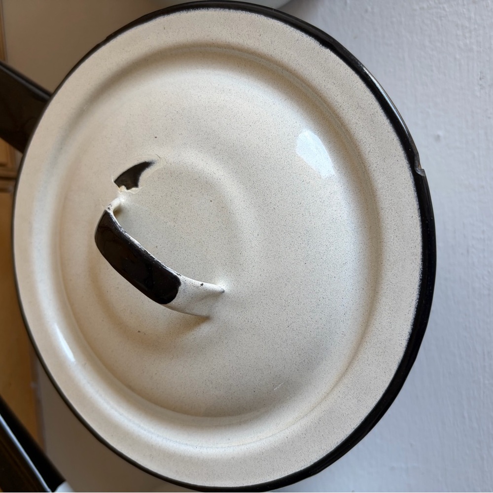 White Enamel Cookware Set - Picture 5 of 6